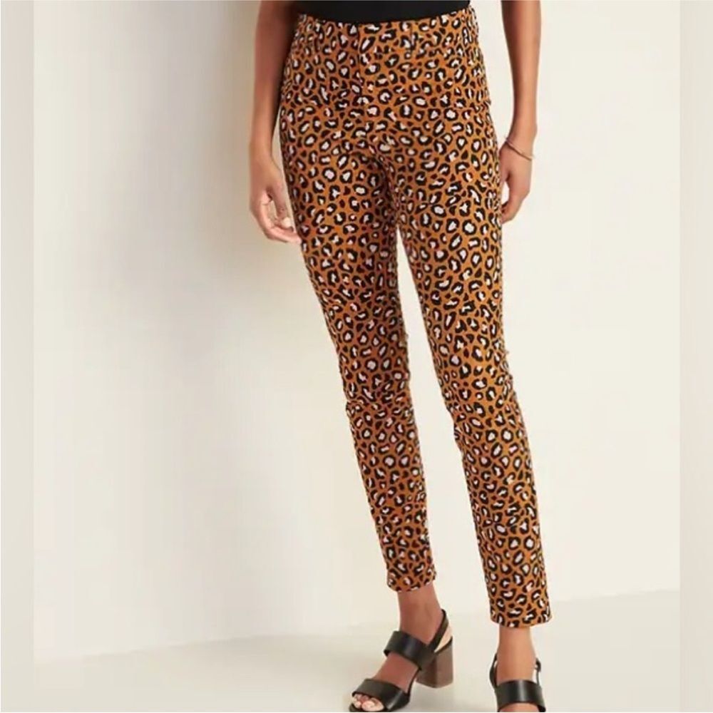 NWT Old Navy Leopard Pixie Ankle Pants Size 8 NWT - image 1